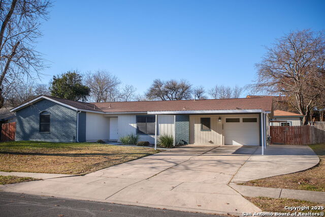 7427 Castle Trail Dr Property Photo 2