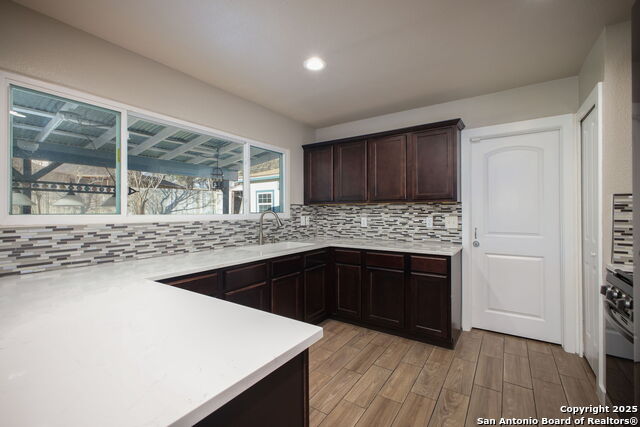 7427 Castle Trail Dr Property Photo 10