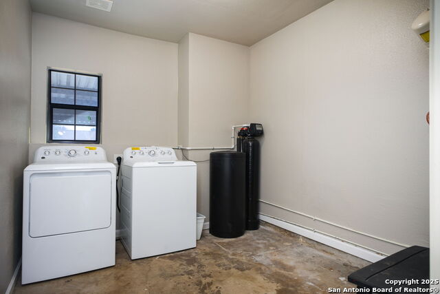 7427 Castle Trail Dr Property Photo 22