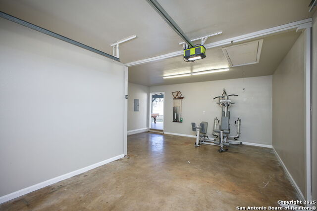 7427 Castle Trail Dr Property Photo 24