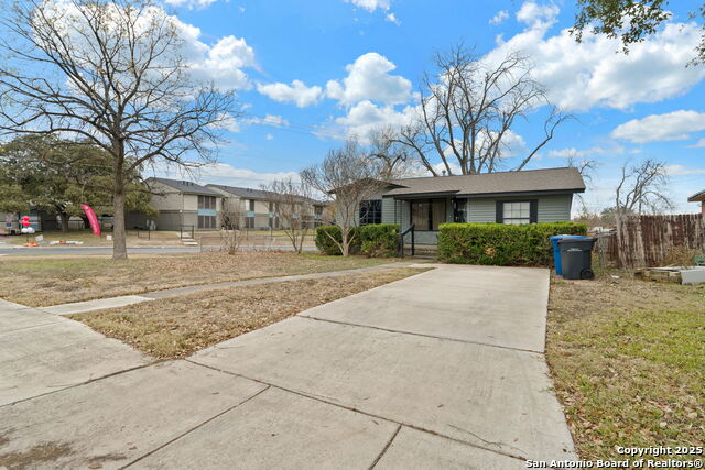 866 Pennystone Ave Property Photo 2