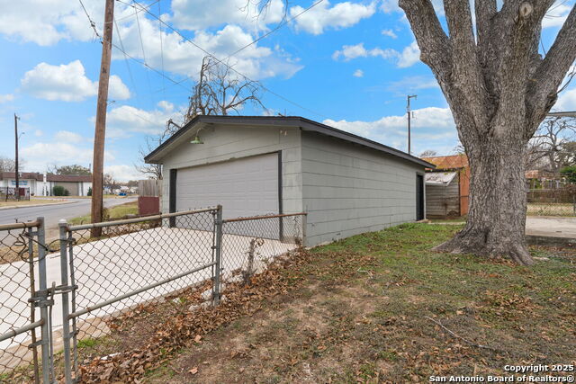 866 Pennystone Ave Property Photo 4