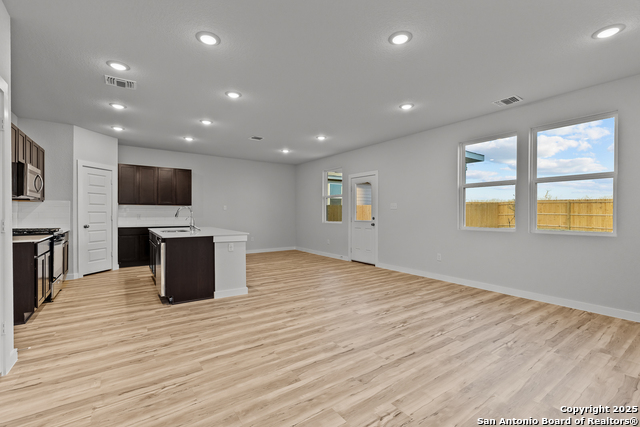 9946 Forestier Green Property Photo 4