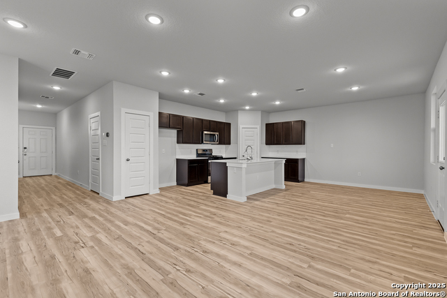 9946 Forestier Green Property Photo 5