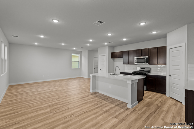 9946 Forestier Green Property Photo 9