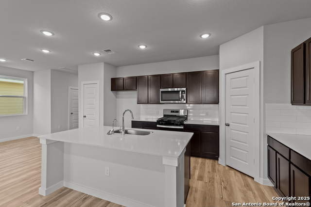 9946 Forestier Green Property Photo 10
