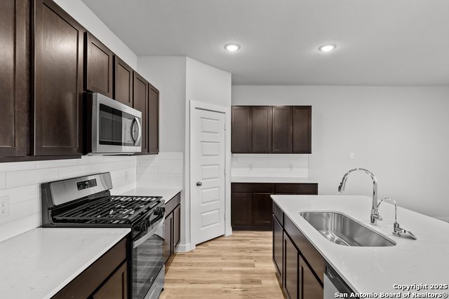 9946 Forestier Green Property Photo 12