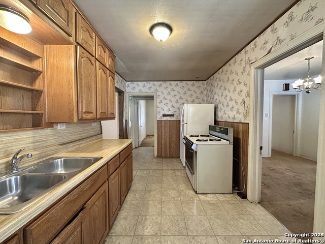 227 Cavalier Ave Property Photo 5