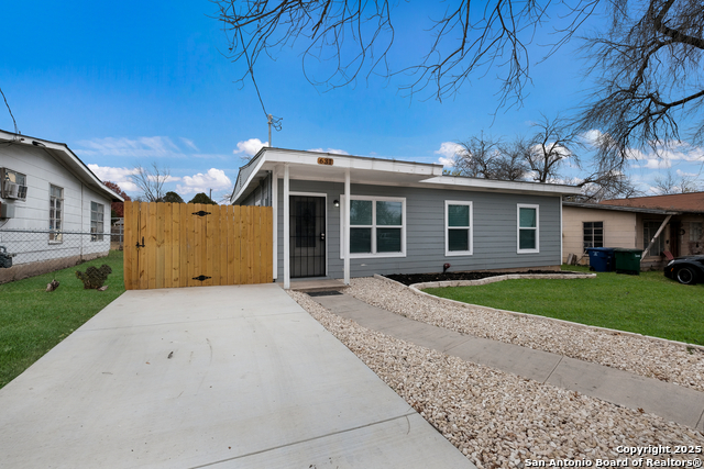 631 Overhill Dr Property Photo 3
