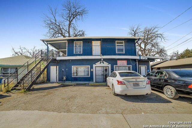 811 S General Mcmullen Dr Property Photo 1