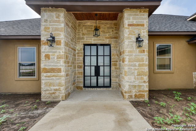 956 Horseshoe Falls Property Photo 2
