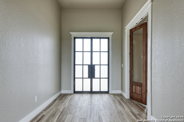 956 Horseshoe Falls Property Photo 3
