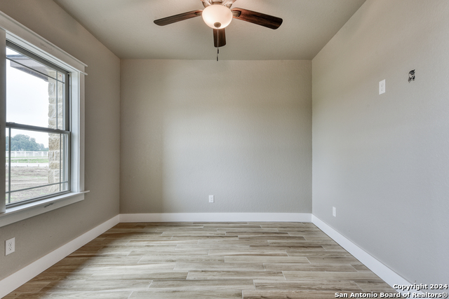 956 Horseshoe Falls Property Photo 5