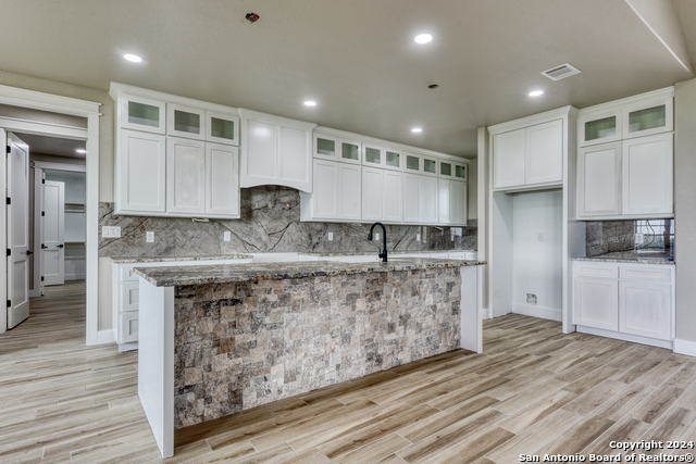 956 Horseshoe Falls Property Photo 11