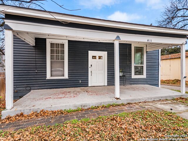 707 W Craig Pl Property Photo