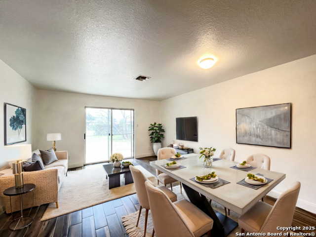 2106 Henrietta St Property Photo 2