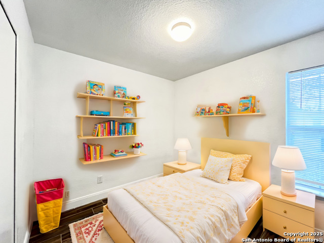 2106 Henrietta St Property Photo 5