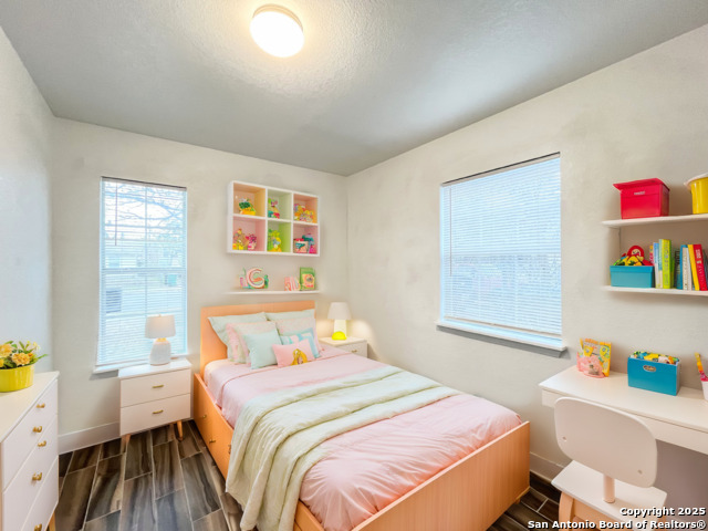 2106 Henrietta St Property Photo 6