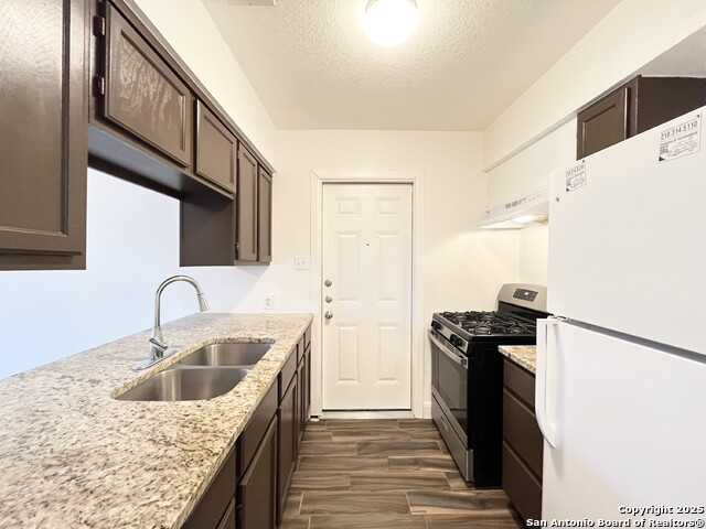 2106 Henrietta St Property Photo 8