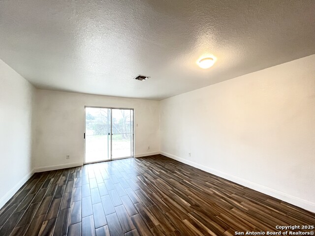 2106 Henrietta St Property Photo 11