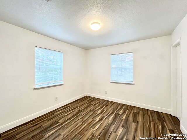 2106 Henrietta St Property Photo 14