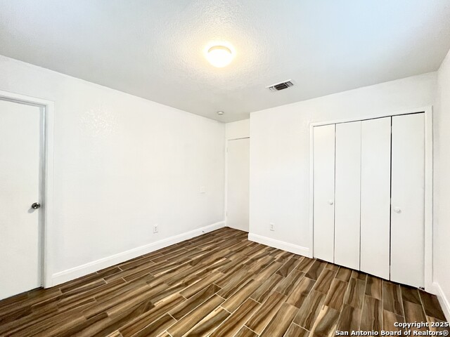 2106 Henrietta St Property Photo 15