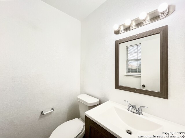 2106 Henrietta St Property Photo 16