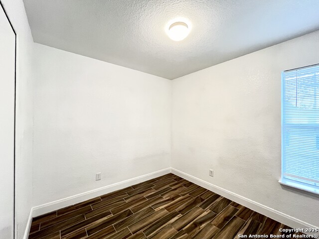 2106 Henrietta St Property Photo 19