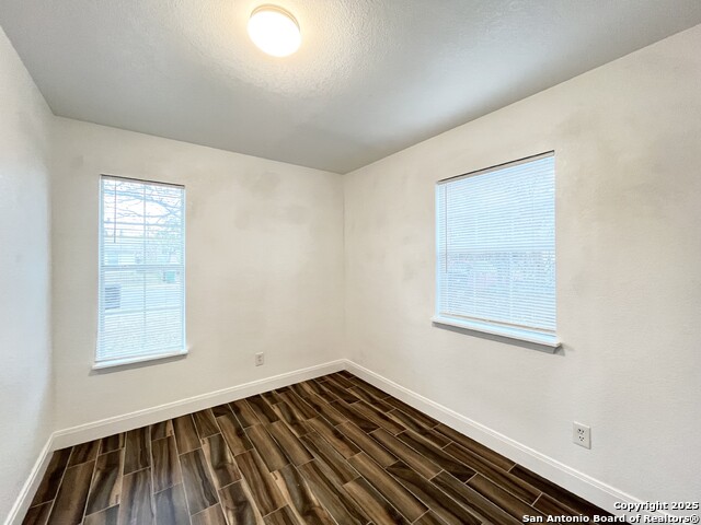 2106 Henrietta St Property Photo 21