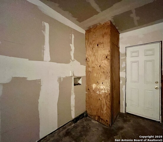 2106 Henrietta St Property Photo 25