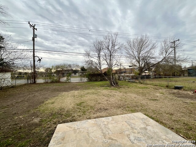 2106 Henrietta St Property Photo 27