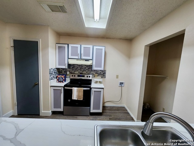 5935 Lake Victoria Property Photo 9