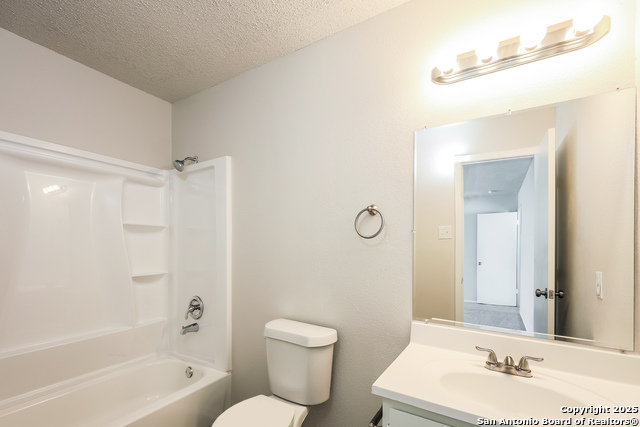 6806 Rebel Grove Dr Property Photo 12