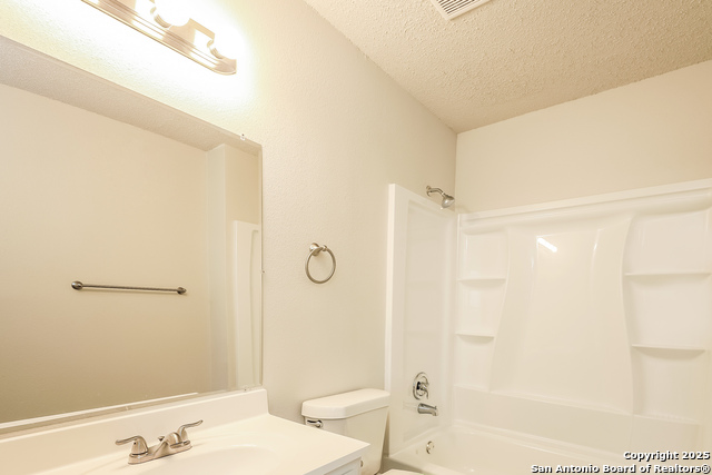 6806 Rebel Grove Dr Property Photo 15