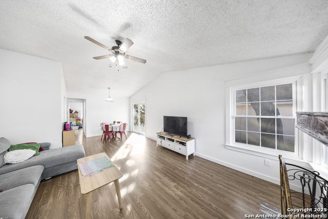 6222 Ridge Glade St Property Photo 3