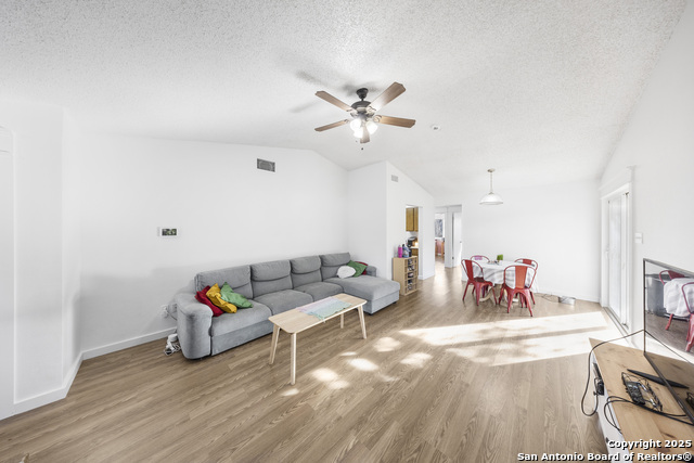 6222 Ridge Glade St Property Photo 4