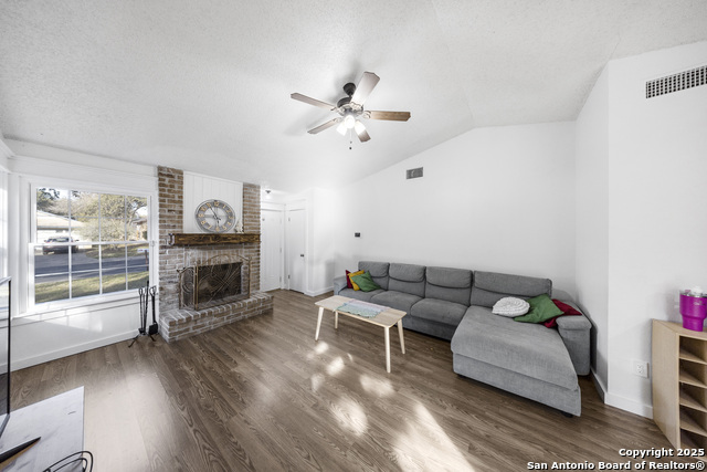 6222 Ridge Glade St Property Photo 5