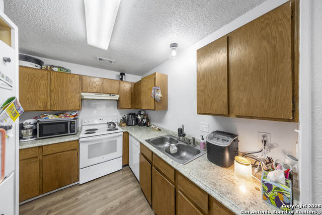 6222 Ridge Glade St Property Photo 8