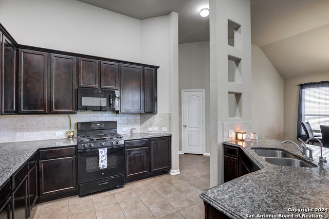 8811 Falcon Park Property Photo 8