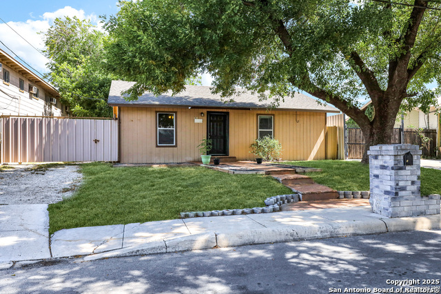 351 Ware Blvd Property Photo 4