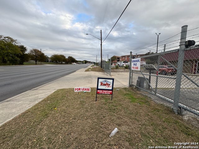 2307 Bandera Rd Property Photo