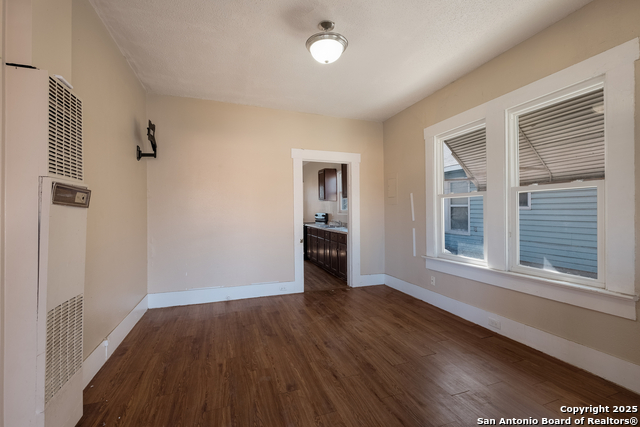 826 Lombrano St Property Photo 9