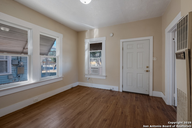 826 Lombrano St Property Photo 13