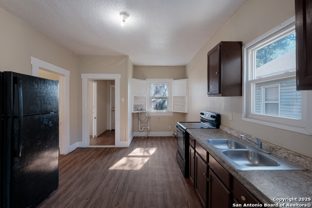 826 Lombrano St Property Photo 14