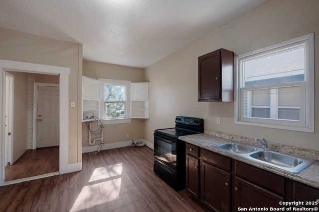 826 Lombrano St Property Photo 15