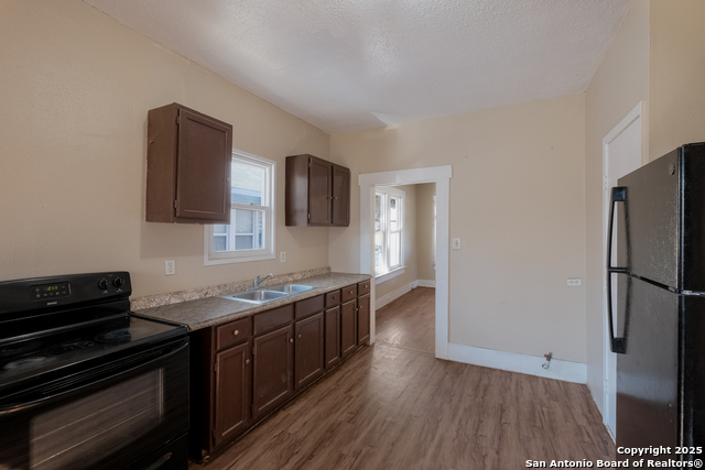826 Lombrano St Property Photo 17