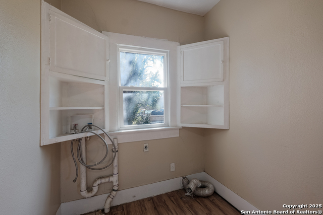 826 Lombrano St Property Photo 19