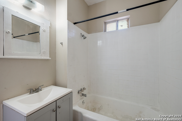 826 Lombrano St Property Photo 24