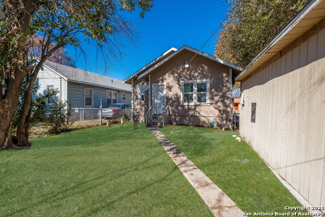 826 Lombrano St Property Photo 31