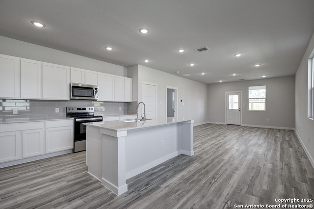 12607 Spike Heights Property Photo 5